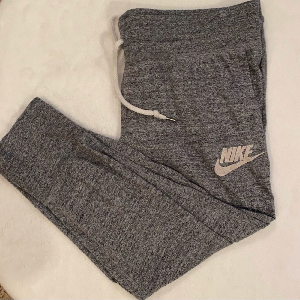 Nike varsity jogger crop